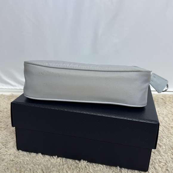 Prada Re-Edition 2000‎ Re-Nylon Mini Bag Cornflower Silver-tone - Picture 6 of 16